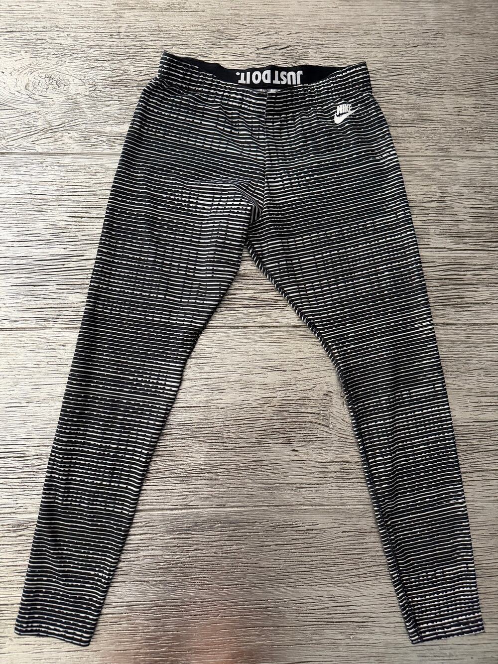 Nike Just Do It! Women’s size L leggings